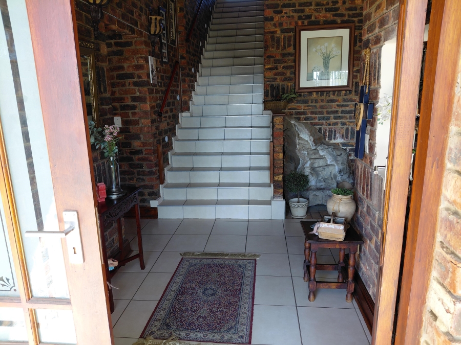 5 Bedroom Property for Sale in Heuwelkruin Eastern Cape